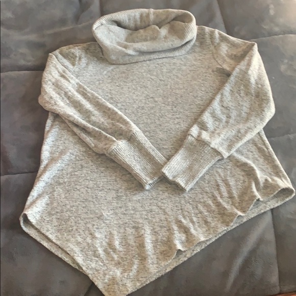 Like New! Ivy Ridge slant-turtleneck. - Picture 1 of 6